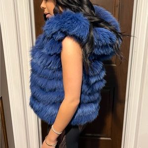Dyed Blue Fox vest with hood size - medium
